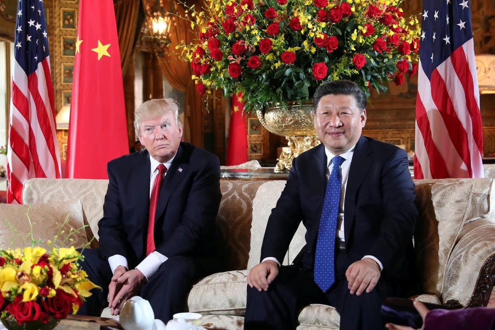 Guerra Comercial EUA China - Tarifas de 145% e Impactos Globais | Análise 2025 1 Guerra Comercial EUA China - Tarifas de 145% e Impactos Globais | Análise 2025