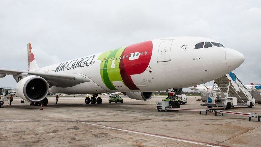 Avião da companhia TAP Portugal em aeroporto  • Reprodução/ Instagram