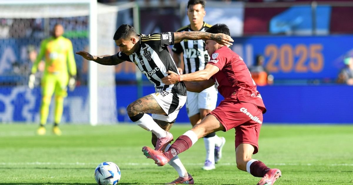Lance de Lanús x Atlético-MG pela final da Copa Sul-Americana  • Christian Alvarenga/Getty I...