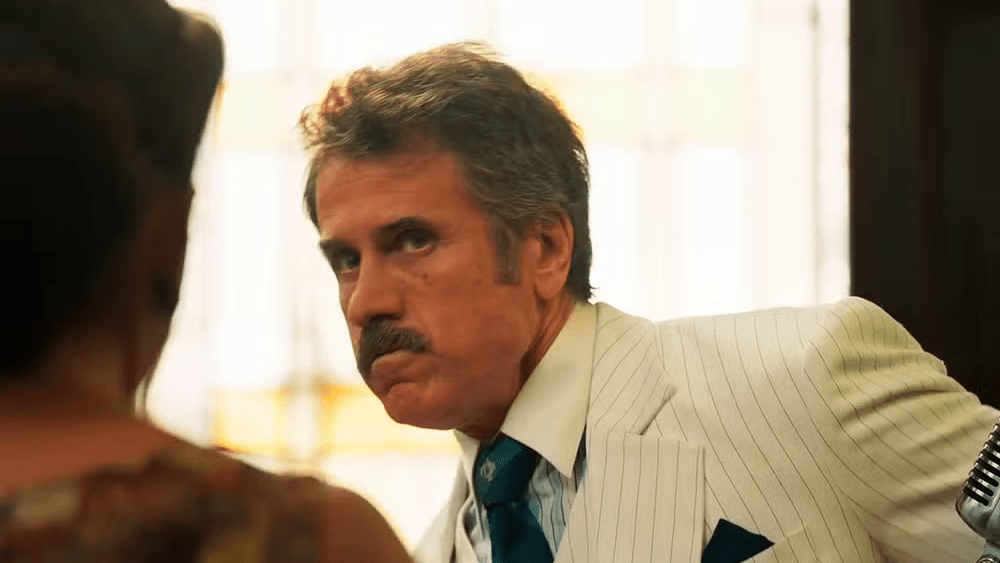 Ernesto leva tapa de Dita em "Êta Mundo Melhor!"  • Divulgação/Globo