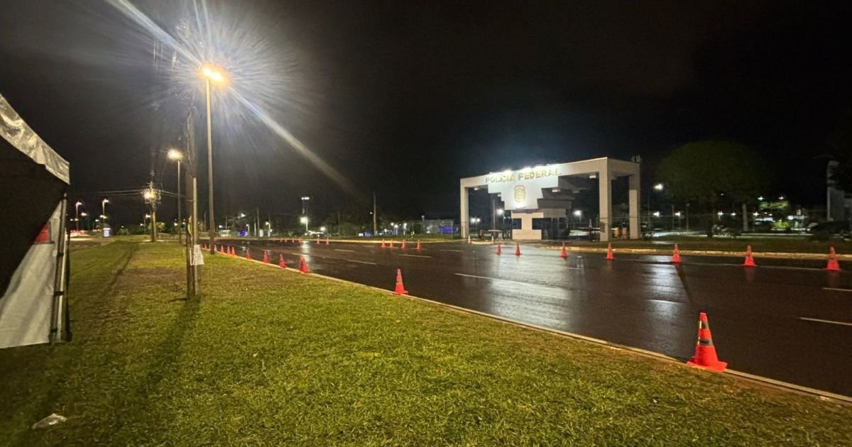 Superintendência da PF (Polícia Federal) em Brasília, onde Jair Bolsonaro está preso sem apoi...