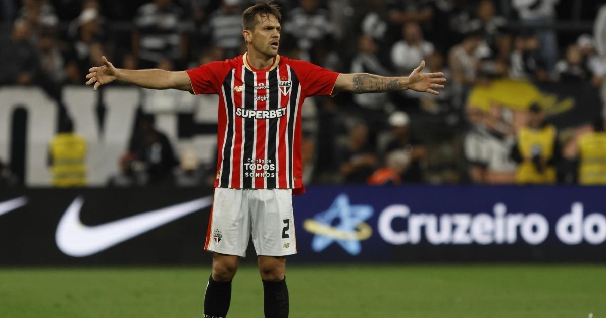 Rafael Tolói sentiu incômodo na coxa contra o Corinthians  • Foto: Rubens Chiri/Saopaulofc.net