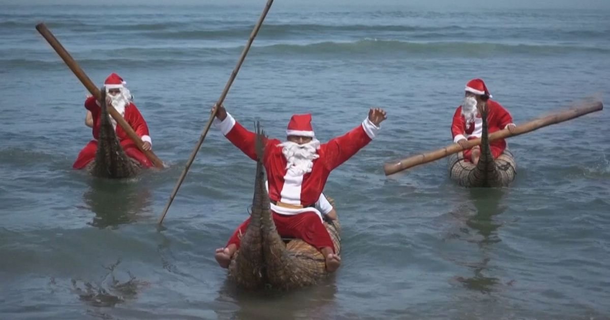 Pescadores no Peru se vestem de Papai Noel e oferecem passeios gratuitos em barcos para dar iníc...
