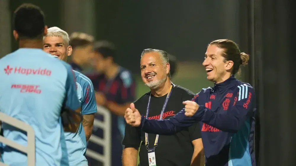 José Boto e Filipe Luís durante atividade do Flamengo em Doha, no Catar  • Gilvan de Souza/A...