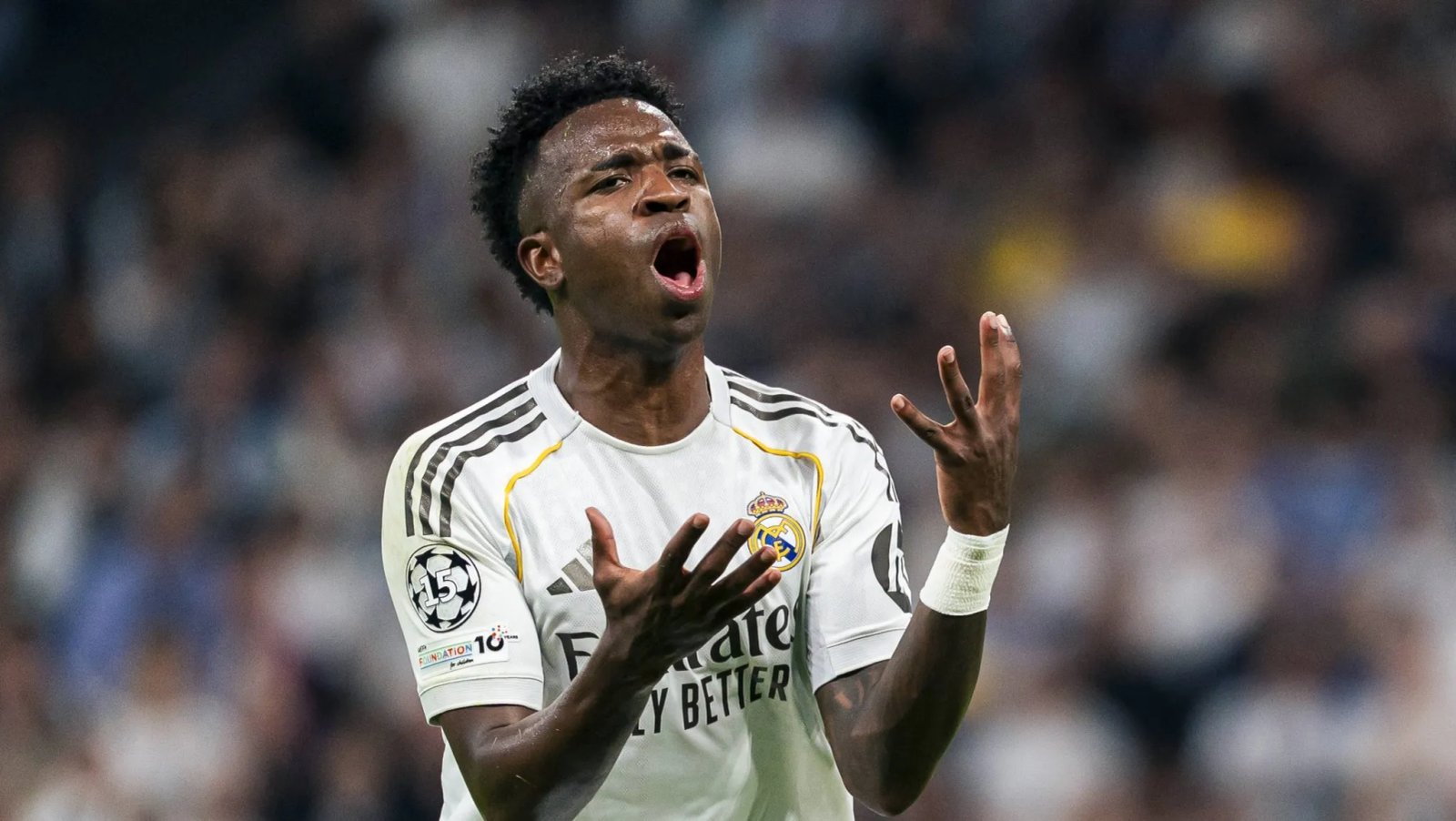 Vinicius Júnior lamenta chance perdida em jogo do Real Madrid (Foto: IMAGO / Alterphotos)