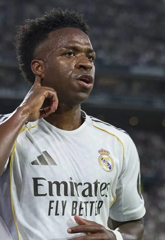 Vinicius Júnior celebra gol pelo Real Madrid (Foto: Gabriel Colchero / Photo Players Images / Im...