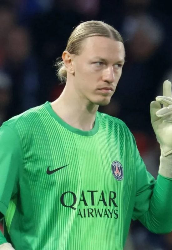 Matvey Safonov em atuação pelo PSG (Foto:IMAGO / Buzzi)